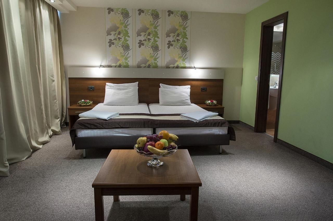 Отель Hotel Forum София