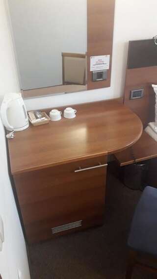 Отель Hotel Forum София Стандартный двухместный номер с 2 отдельными кроватями и бесплатными принадлежностями для чая/кофе-2