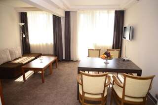Отель Hotel Forum София Просторные апартаменты с 1 спальней и мини-кухней-2