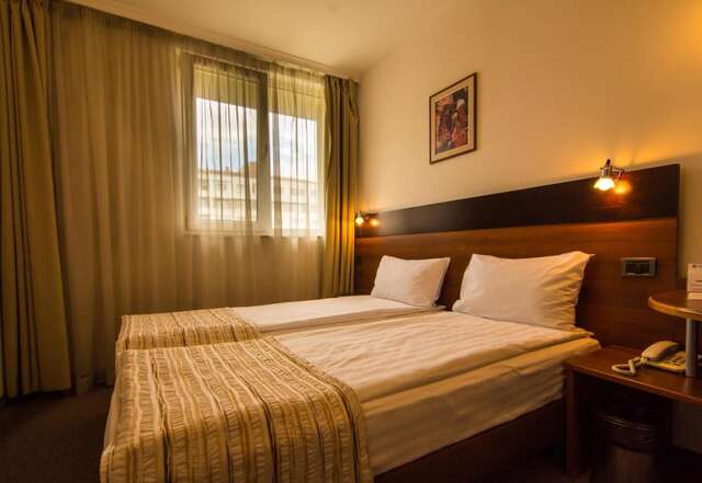 Отель Hotel Forum София-9
